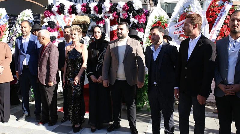 Karaköprü’de Orjin Kuaför Ve Güzellik Merkezi Görkemli Törenle Açıldı