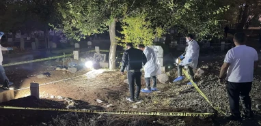 anlıurfa’da Mezarlıkta Gömülmemiş Bebek Cesedi Bulundu anlıurfa’da Mezarlıkta Gömülmemiş Bebek Cesedi Bulundu