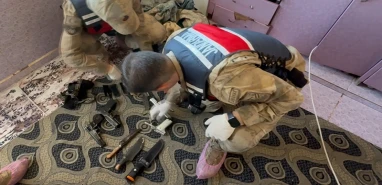 Şanlıurfa'da çamaşır makinesinden 12 tabanca çıktı