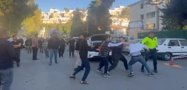 Şanlıurfa'da kaza sonrası kavga! Yaralılar var Şanlıurfa'da kaza sonrası kavga! Yaralılar var