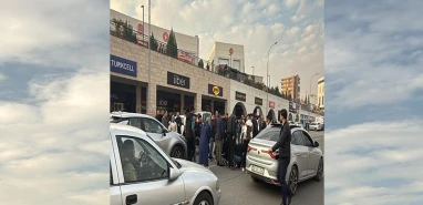 Otomobilin çarptığı Motosiklet sürücüsü yaralandı