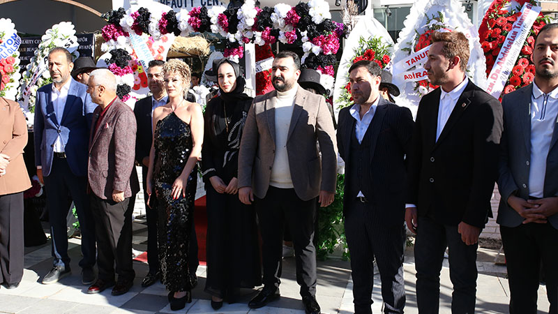 Karaköprü’de Orjin Kuaför Ve Güzellik Merkezi Görkemli Törenle Açıldı