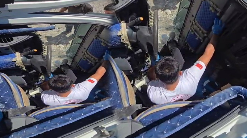 Şanlıurfa’da sağlık çalışanları camı kırıp müdahale etti