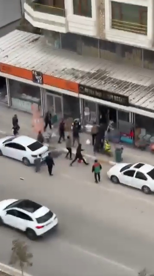 Şanlıurfa’da kazma kürek ve silahla iş yerine saldırı