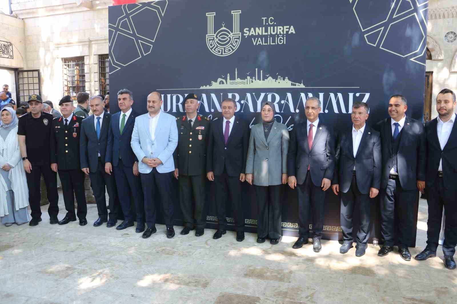 "Terörsüz Türkiye" sürecinde Şanlıurfa’da açık alanda ilk bayramlaşma