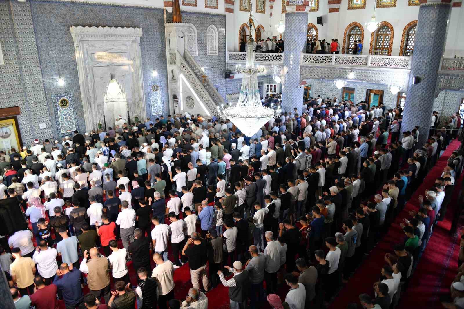 Peygamberler şehri Şanlıurfa’da bayram namazı coşkusu