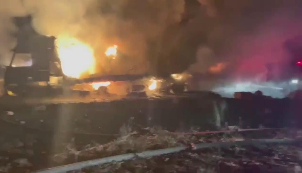 Şanlıurfa'da seyir halindeki tır alev aldı