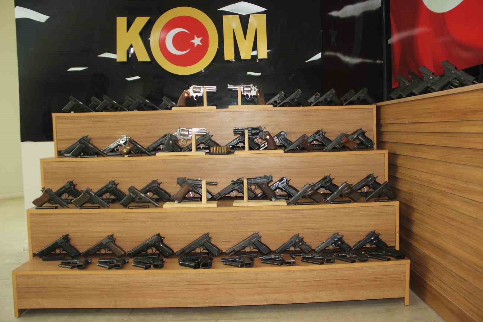 Şanlıurfa’da Film Gibi Operasyon: Otomobilden Cephanelik Çıktı!