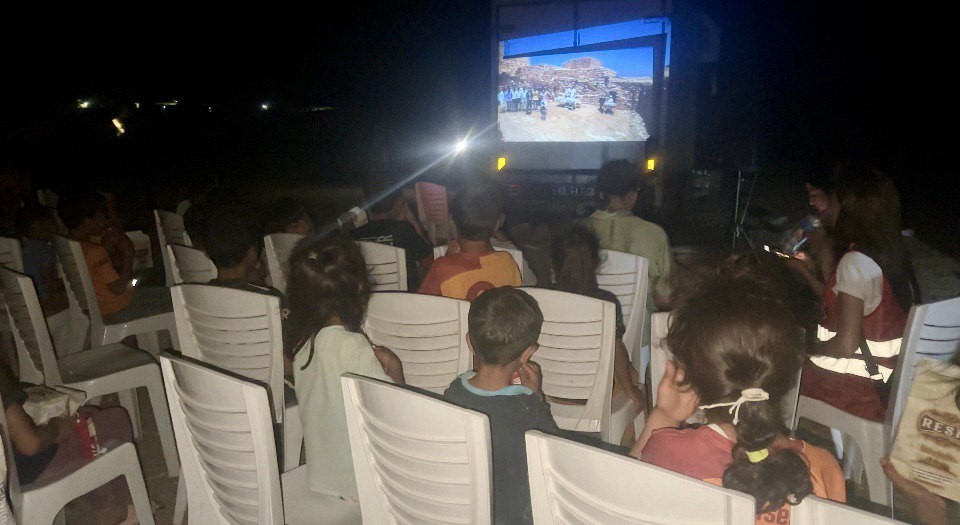 Ceylanpınar’da Çocuklara Sinema Sürprizi