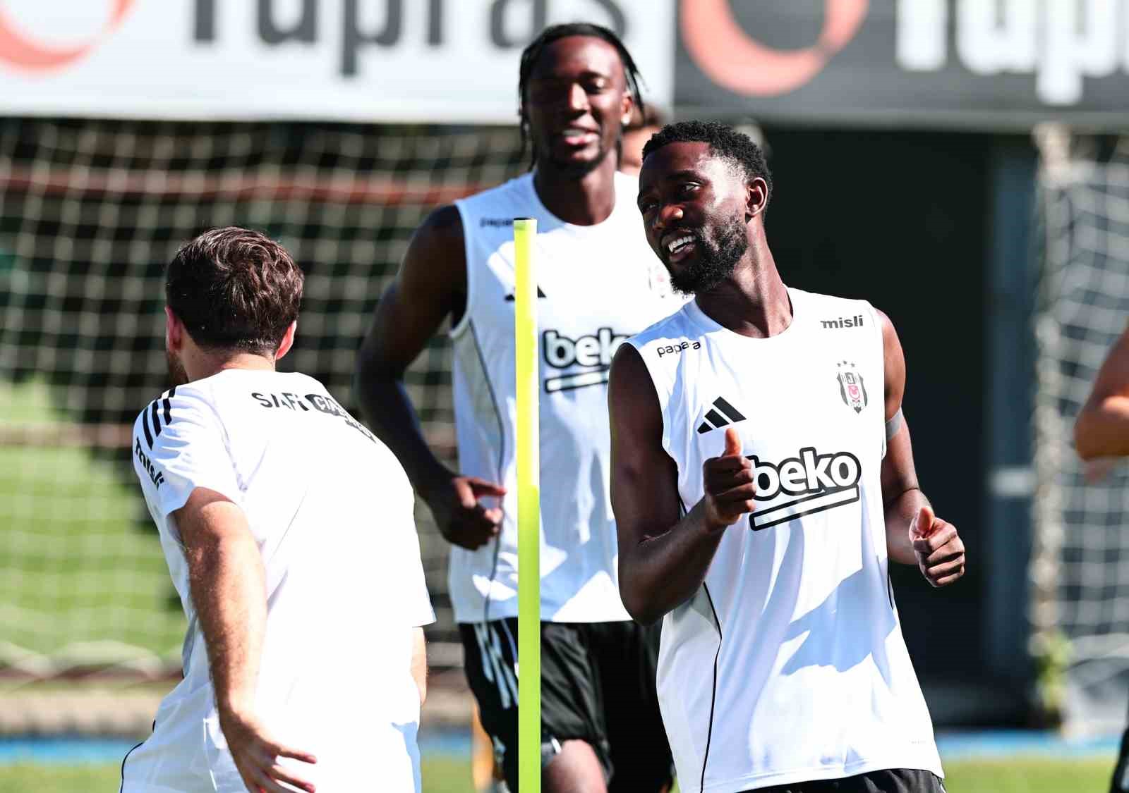 Beşiktaş, St. Patrick’s maçının hazırlıklarına devam etti.