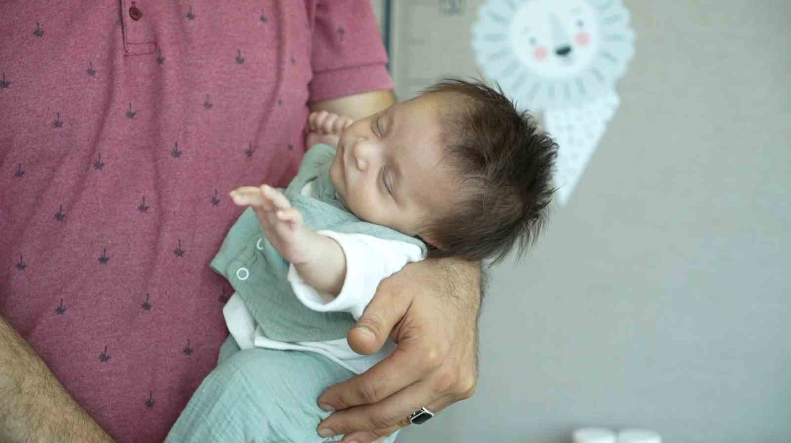 400 gramlık tümörün çıkarılmasıyla hayata tutundu.