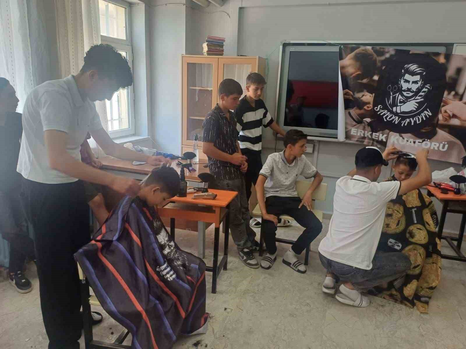 Örnek Muhtar, Çocukları Sevindirmeye Devam Ediyor