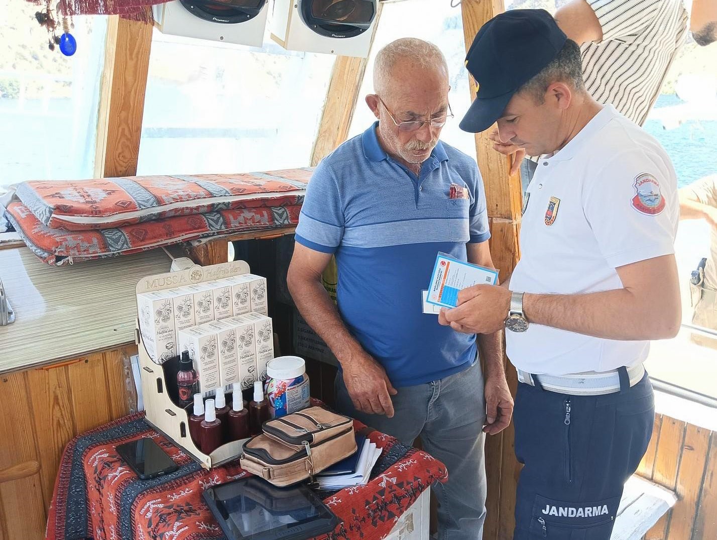 Şanlıurfa Jandarmadan teknelerde denetim