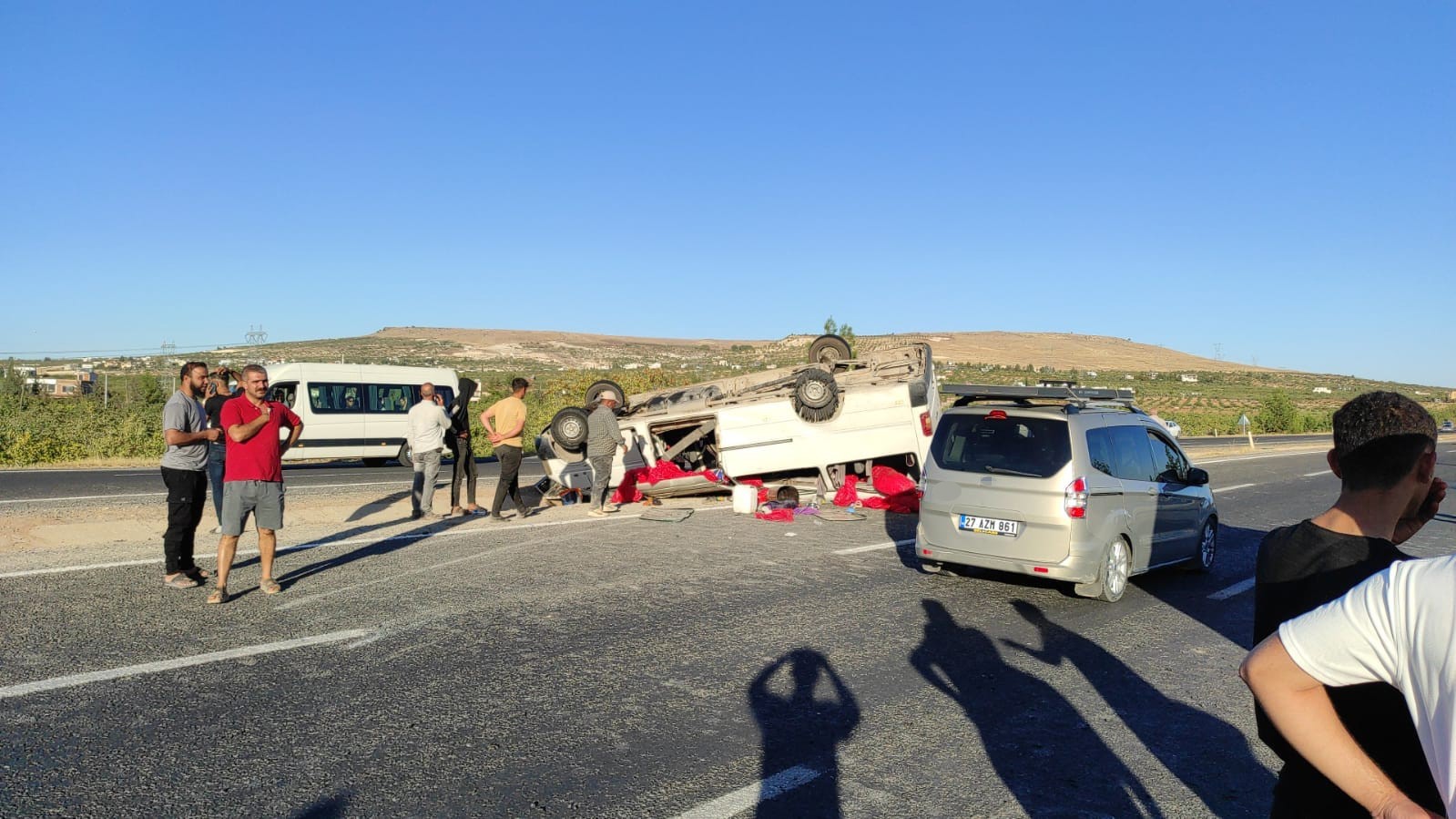Şanlıurfa’da tarım işçilerini taşıyan minibüs devrildi!