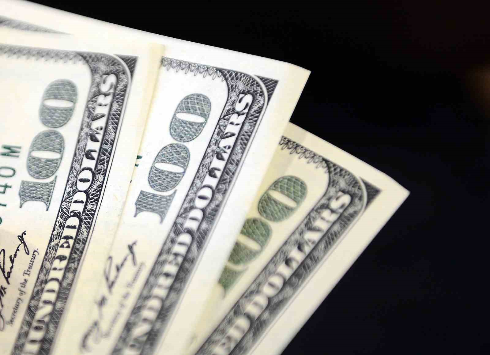 Dolar ve Euro Haftaya Sınırlı Yükselişle Başladı
