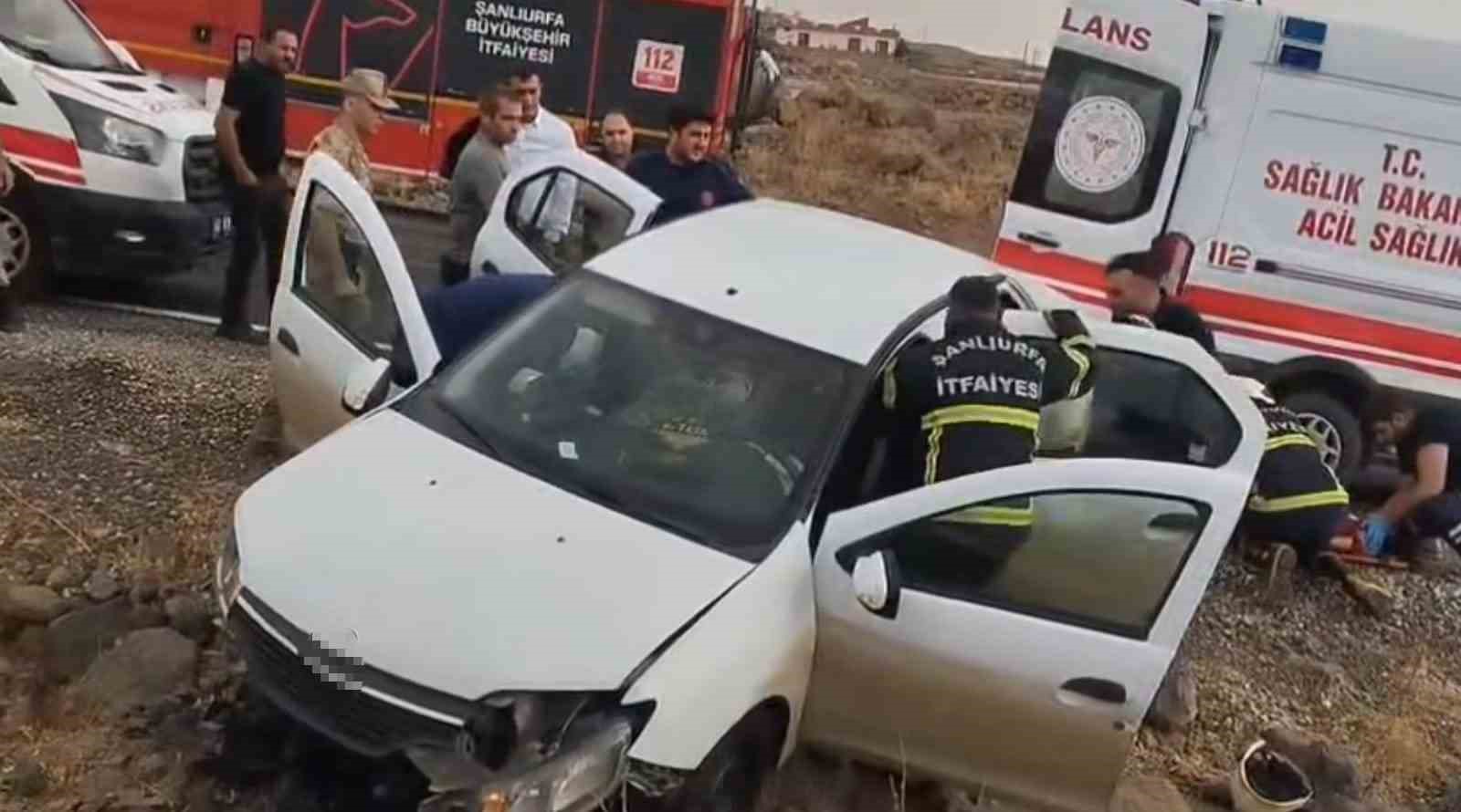 Şanlıurfa’da feci kaza! Otomobil kayalıklara çarptı