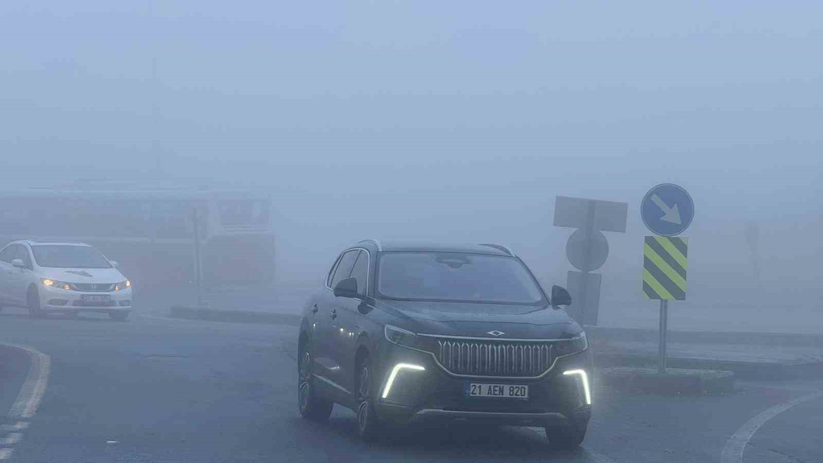 Sis Ulaşımı Olumsuz Etkiledi: Uçuşlar Aksadı