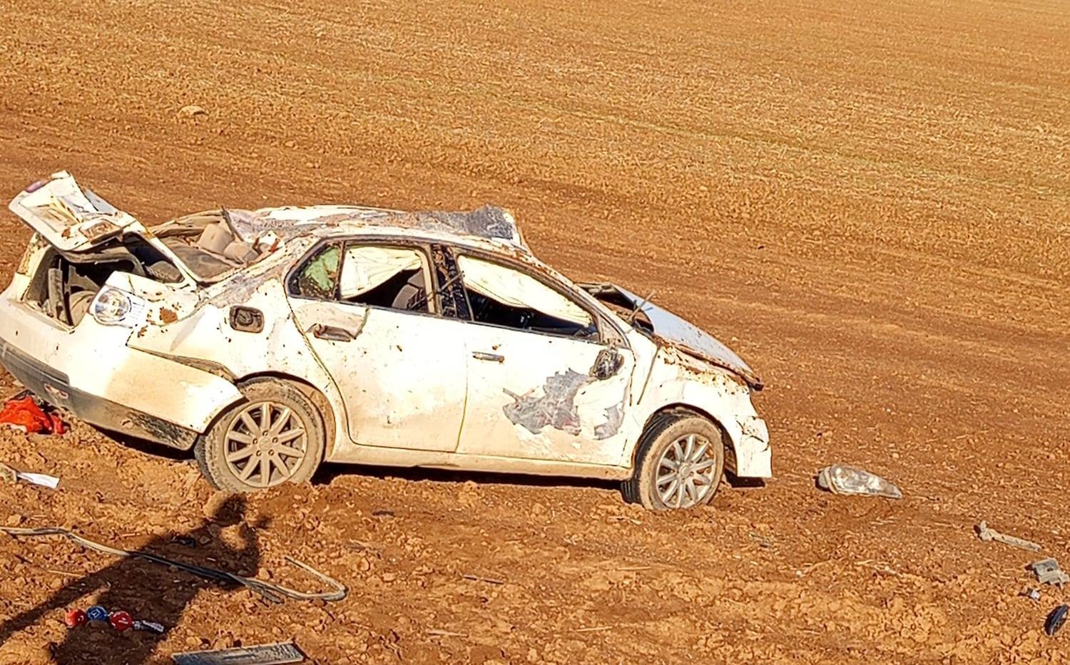 Ceylanpınar’da Otomobil Tarlaya Devrildi