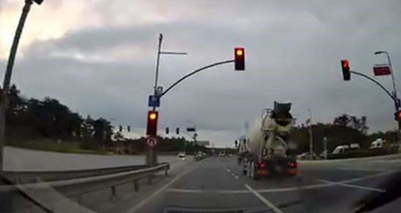 Kırmızı ışık ihlali faciaya davetiye çıkardı