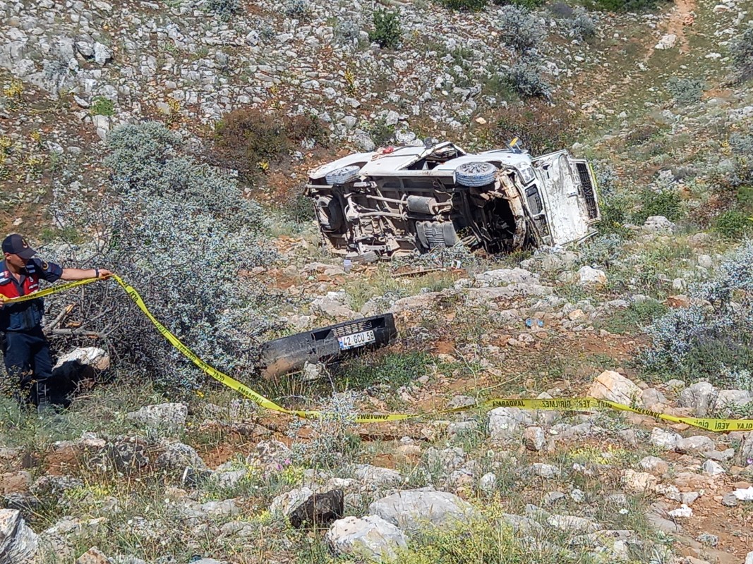 Feci kaza! Tarım işçilerini taşıyan minibüs uçuruma yuvarlandı