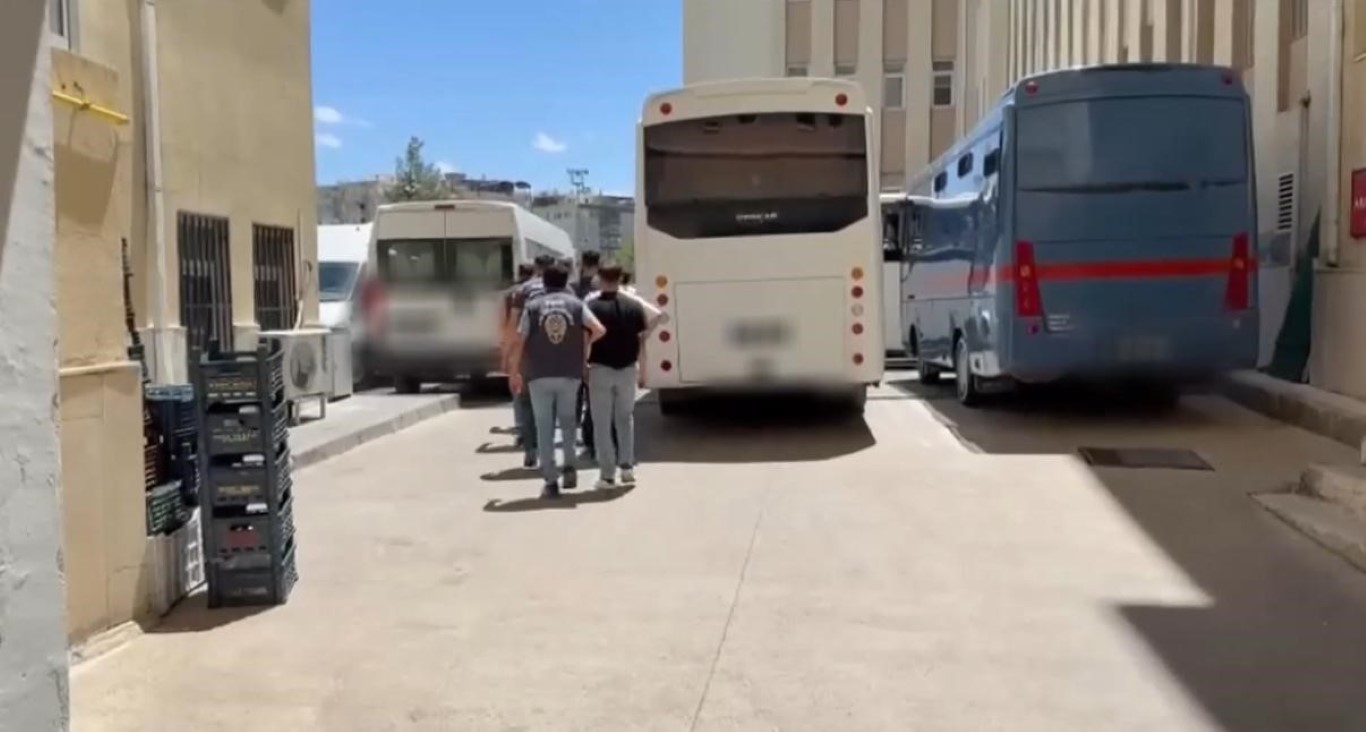 636 Milyon Vurgun Yapan 6 Şüpheli Tutuklandı