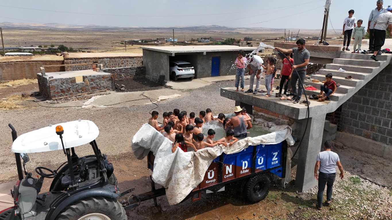 Diyarbakır’da yaz neşesi kendi imkanlarıyla geldi