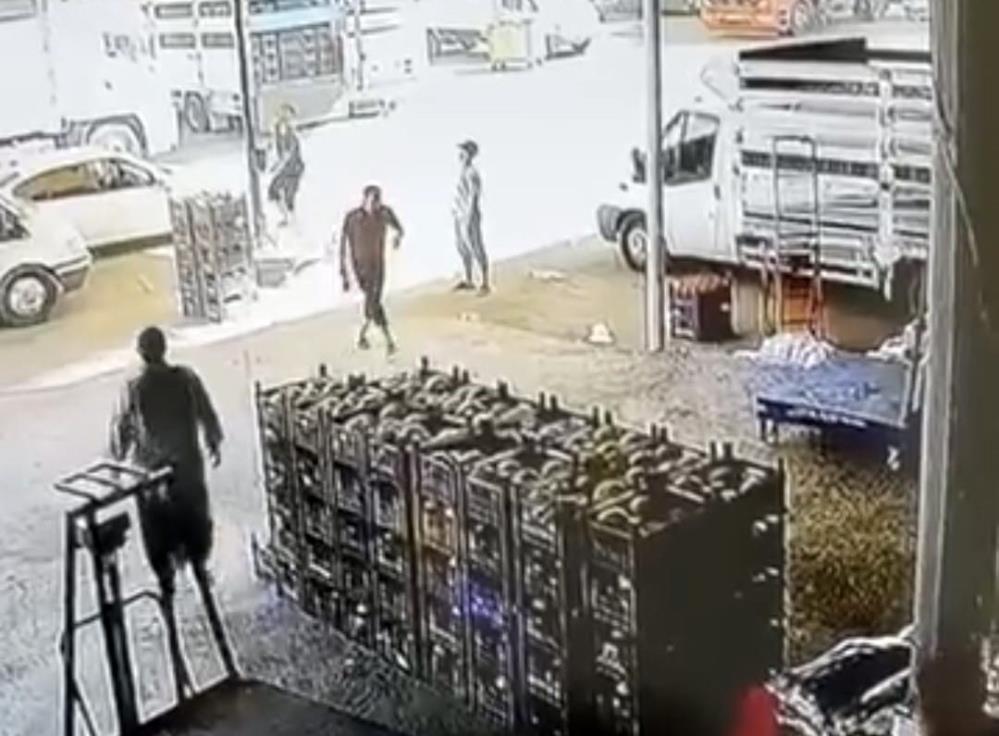 Şanlıurfa'da Gölgelik Şemsiye Yaralanmaya Neden Oldu