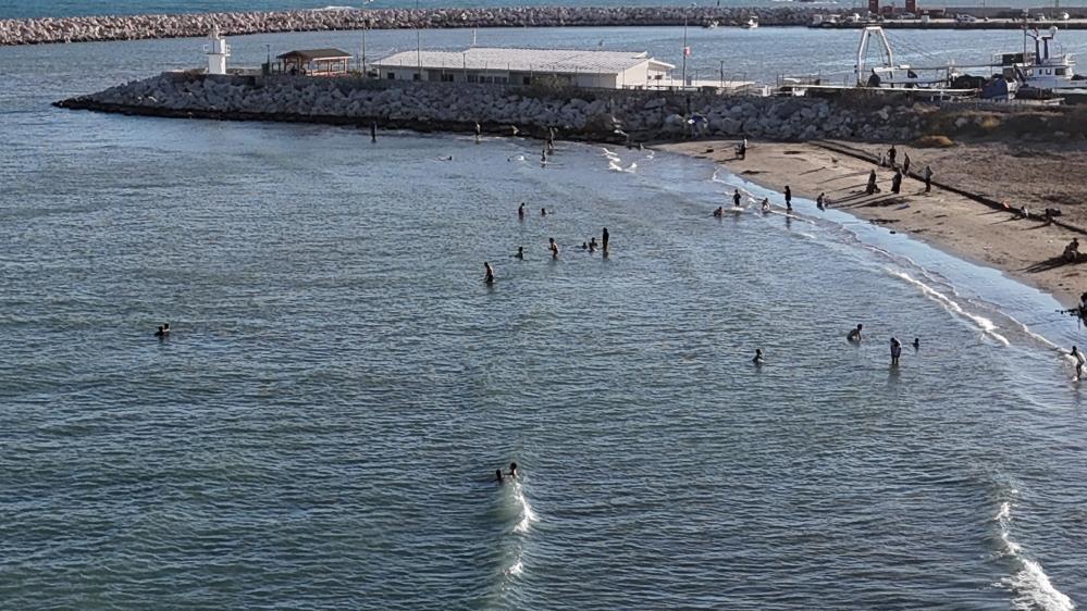 Şanlıurfalılar, Ekim Ayında Adana’da Deniz Keyfi Yaptı