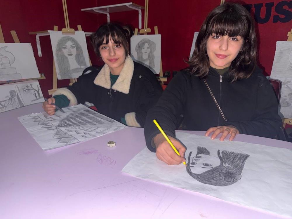 Şanlıurfa’da İkiz Kardeşlerin Resim Azmi Engel Tanımadı