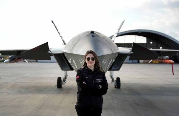 Türkiye’nin ilk insansız savaş uçağı KIZILELMA’nın kadın pilotu