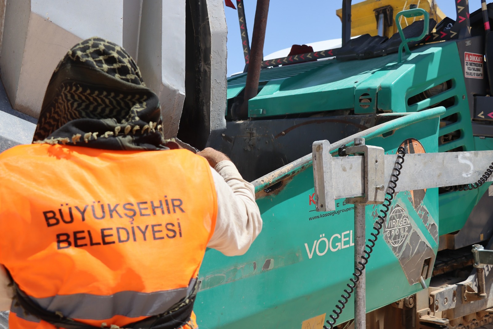 Viranşehir Çevre Yolu Asfaltla Buluşuyor.
