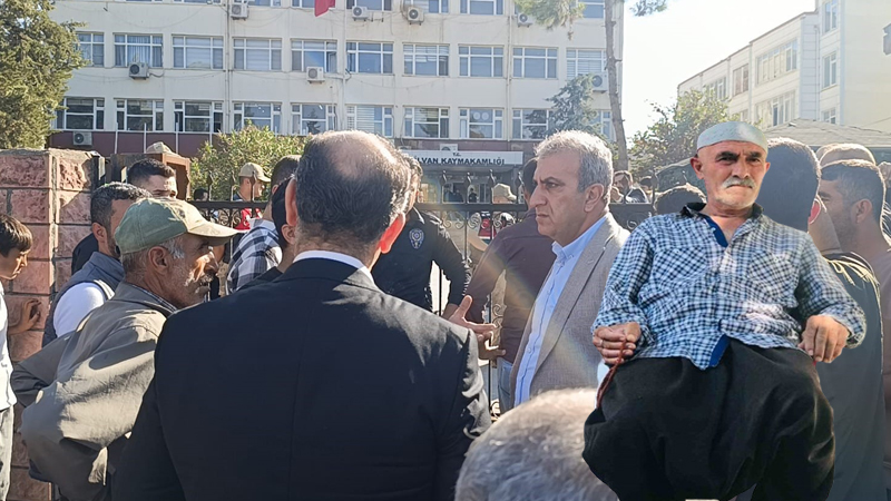 Hilvan'da kaymakamlık önünde cenaze eylemi