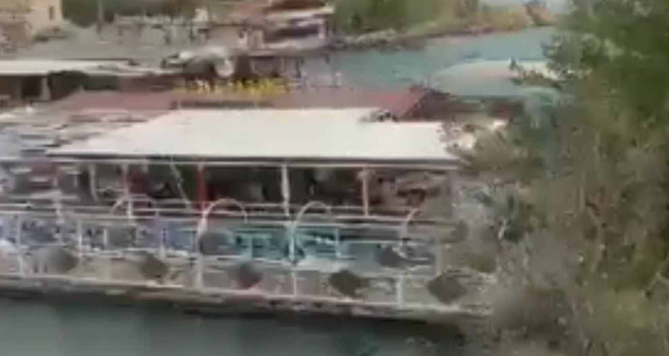 Şanlıurfa’da fırtına duba restoranı Fırat Nehri’ne sürükledi
