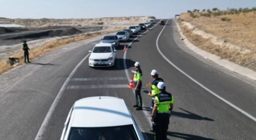 Şanlıurfa’da Jandarmadan Dron Destekli Trafik Denetimi