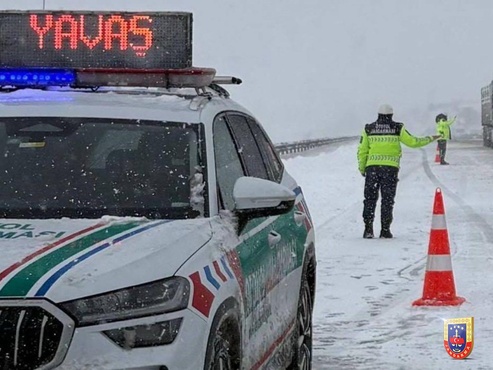 Şanlıurfa’da Jandarmadan Karla Mücadele Ve Trafik Güvenliği Mesaisi