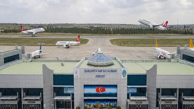 Şanlıurfa GAP Havalimanı’nda Hareketlilik Zirve Yaptı