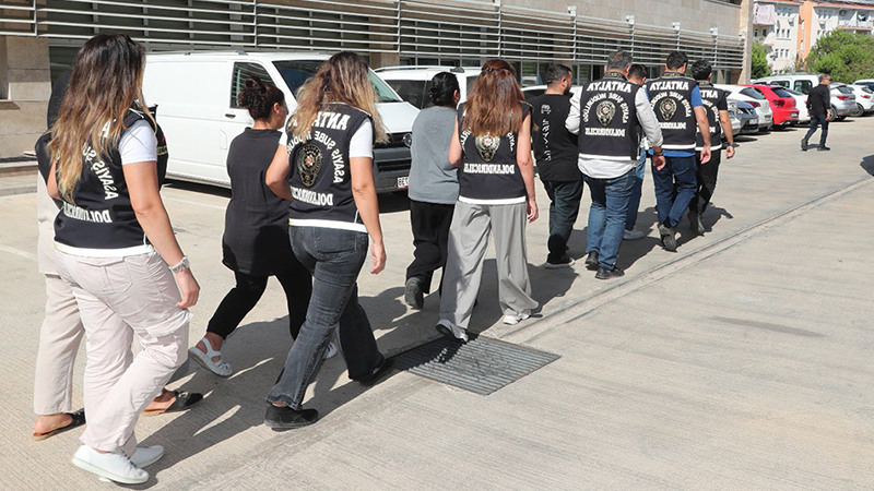 "Beyaz eşya tamircisiyiz" deyip 6 milyon liralık vurgun yaptılar