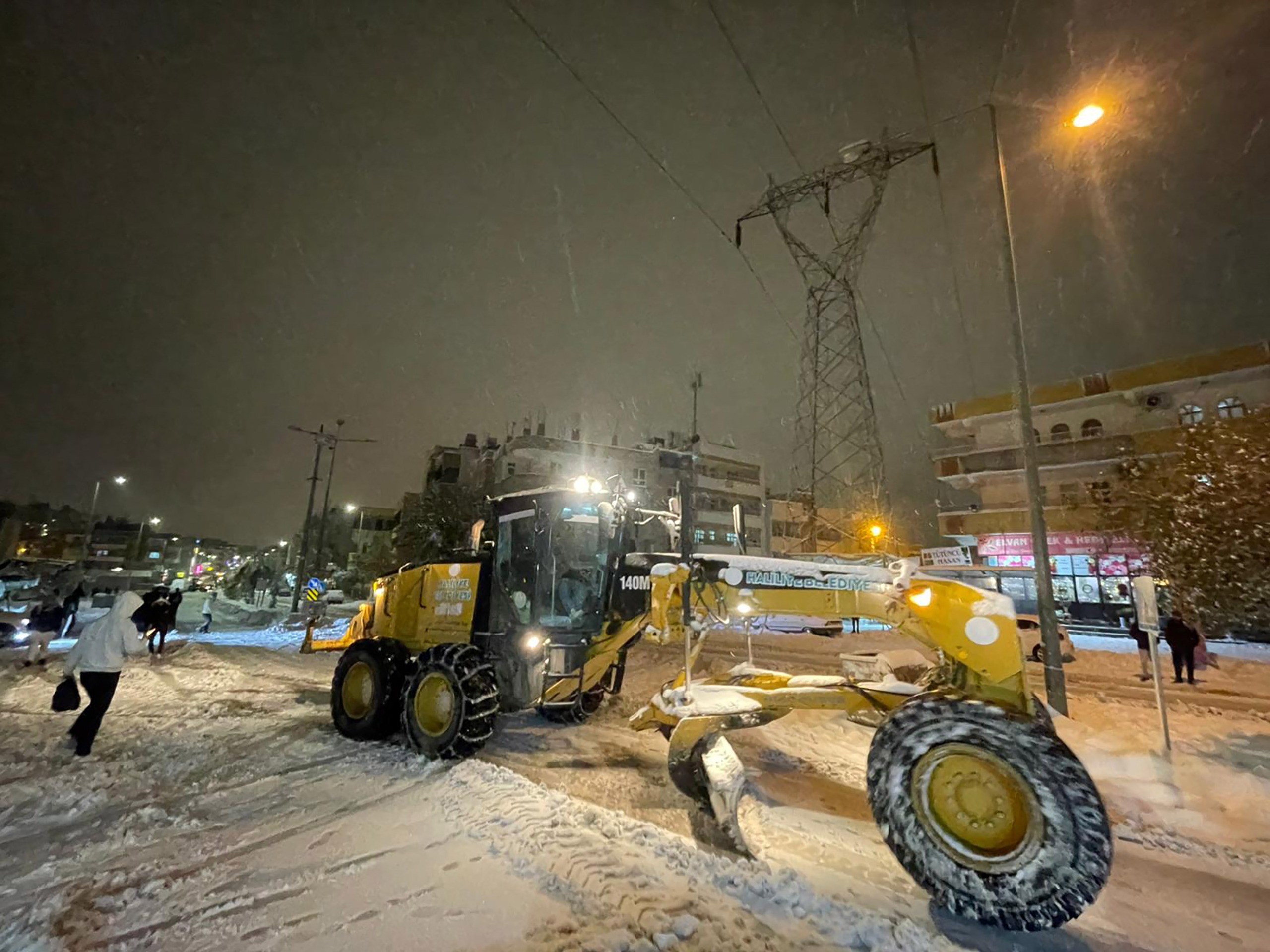 Haliliye'de Kar Mesaisi Gece De Sürdü