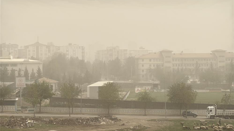 Toz taşınımı şanlıurfa'da hayatı felç etti!