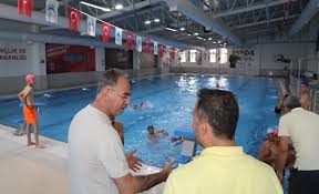 Başkan Kuş, Gençleri Havuza Davet Etti