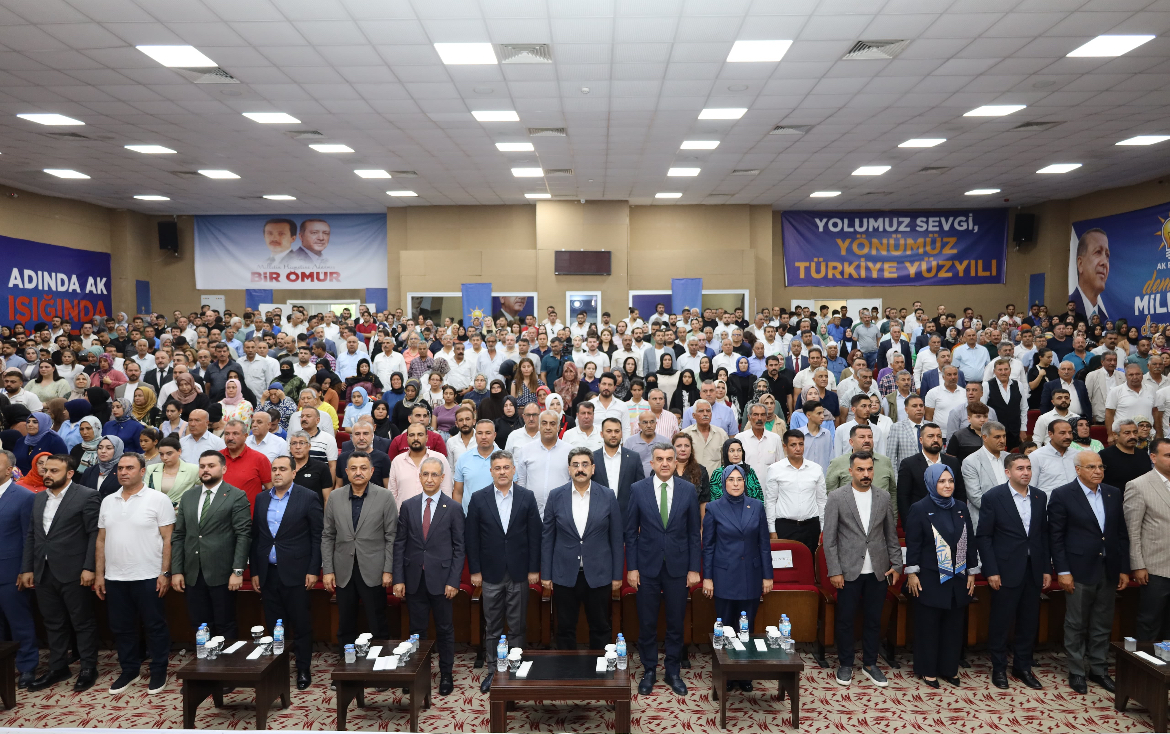 AK Parti Şanlıurfa İl Başkanlığı tarafından düzenlenen AK Parti İl Danışma Meclisi Toplantısı, teşkilatın yoğun ve coşkulu katılım