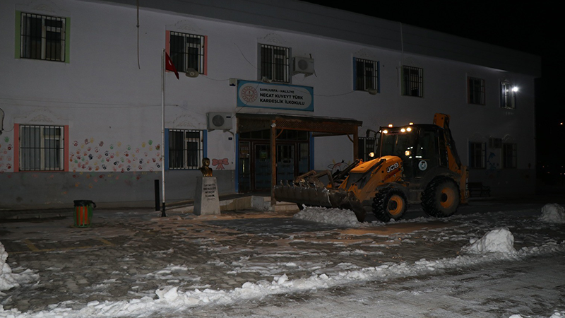 Haliliye'deki Okullarda kar temizliği