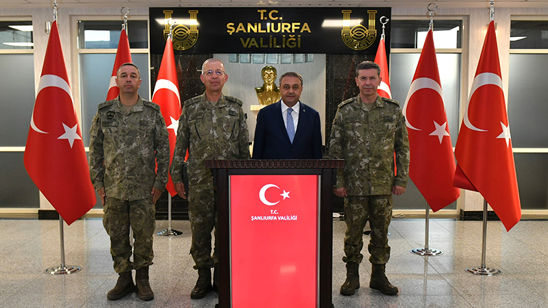 Üst Düzey Komutanlardan Vali Şıldak'a Ziyaret