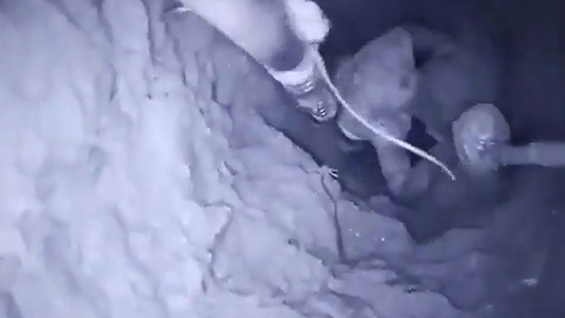 Kuyuya düşen çocuk kurtarılarak tedavi için Şanlıurfa’ya getirildi