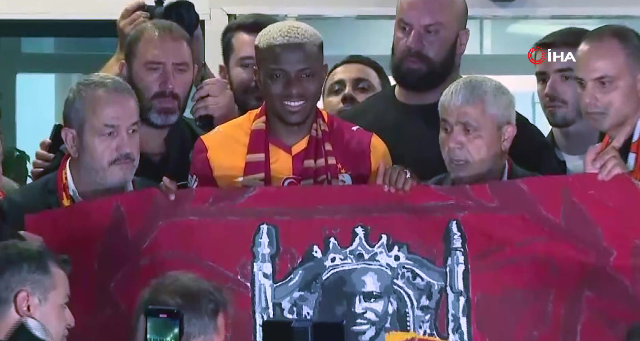 Victor Osimhen Galatasaray'da! "Evimdeyim, çok mutluyum!"