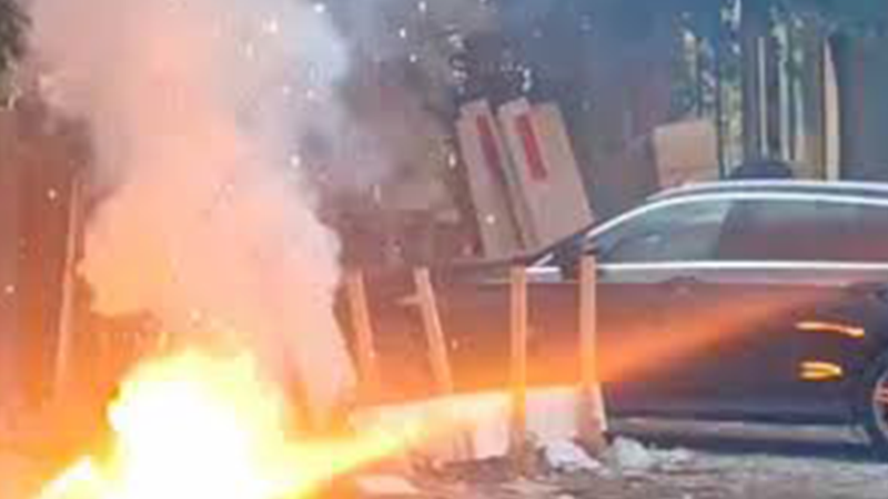 Siverek'te altyapı kazısında elektrik kabloları patladı
