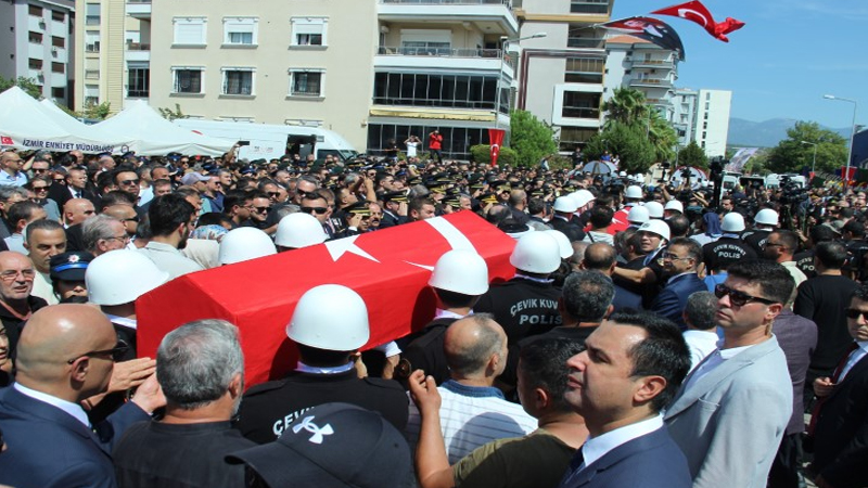 İzmir’de şehit düşen polislere son görev