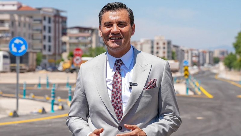 Manisa Büyükşehir Belediye Başkanı Ferdi Zeyrek hayatını kaybetti