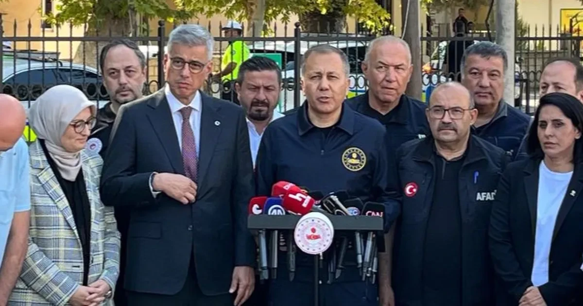 Bakan Memişoğlu deprem bölgesinde açıklamalarda bulundu