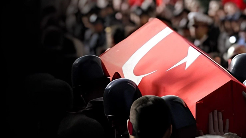 Askeri araç devrildi: 1 şehit, 1 asker yaralı